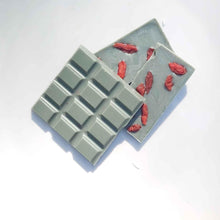 Cargar imagen en el visor de la Galería, Vegan White Chocolate with Blue Spirulina 
